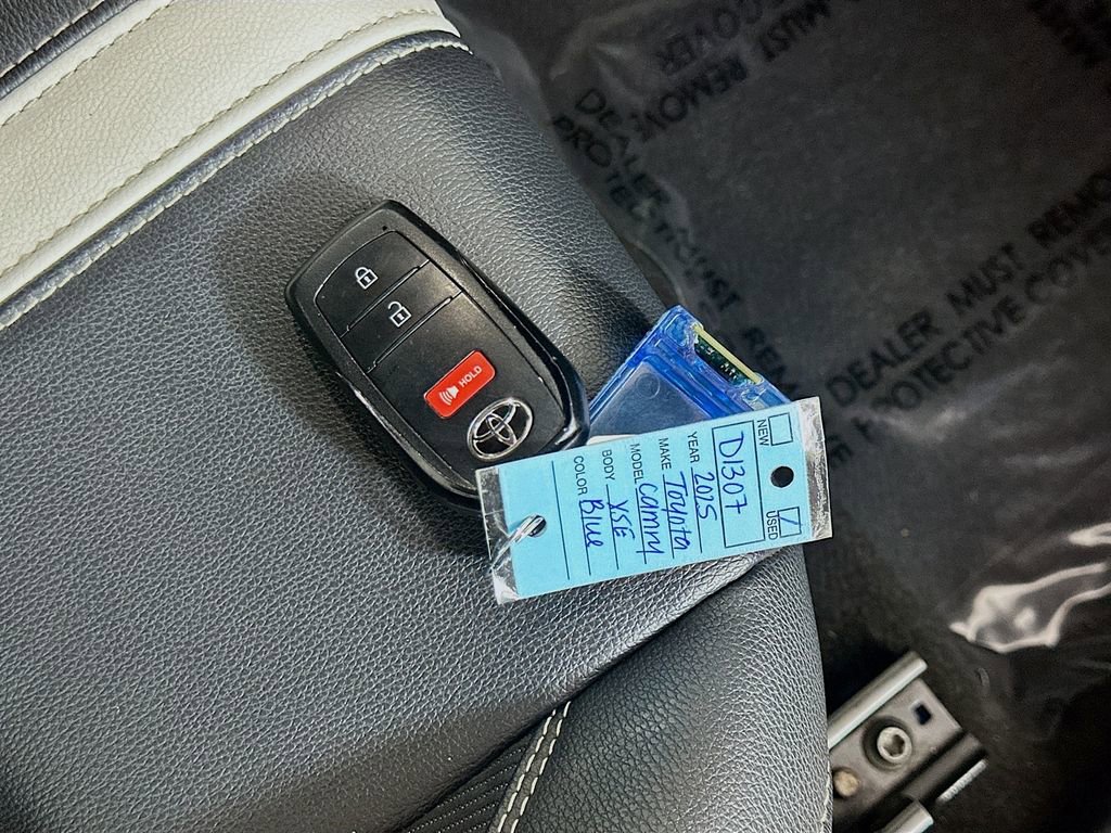 Used 2025 Toyota Camry SE image 33