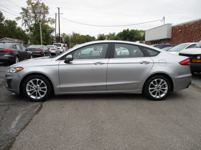 Used 2020 Ford Fusion SE image 1