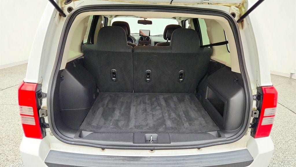 Used 2014 Jeep Patriot Latitude AWD/4WD image 21