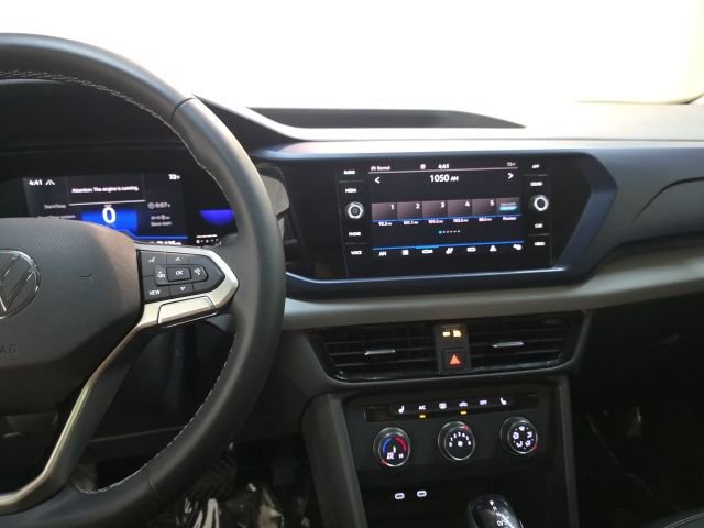 Certified 2022 Volkswagen Taos SE AWD/4WD image 17