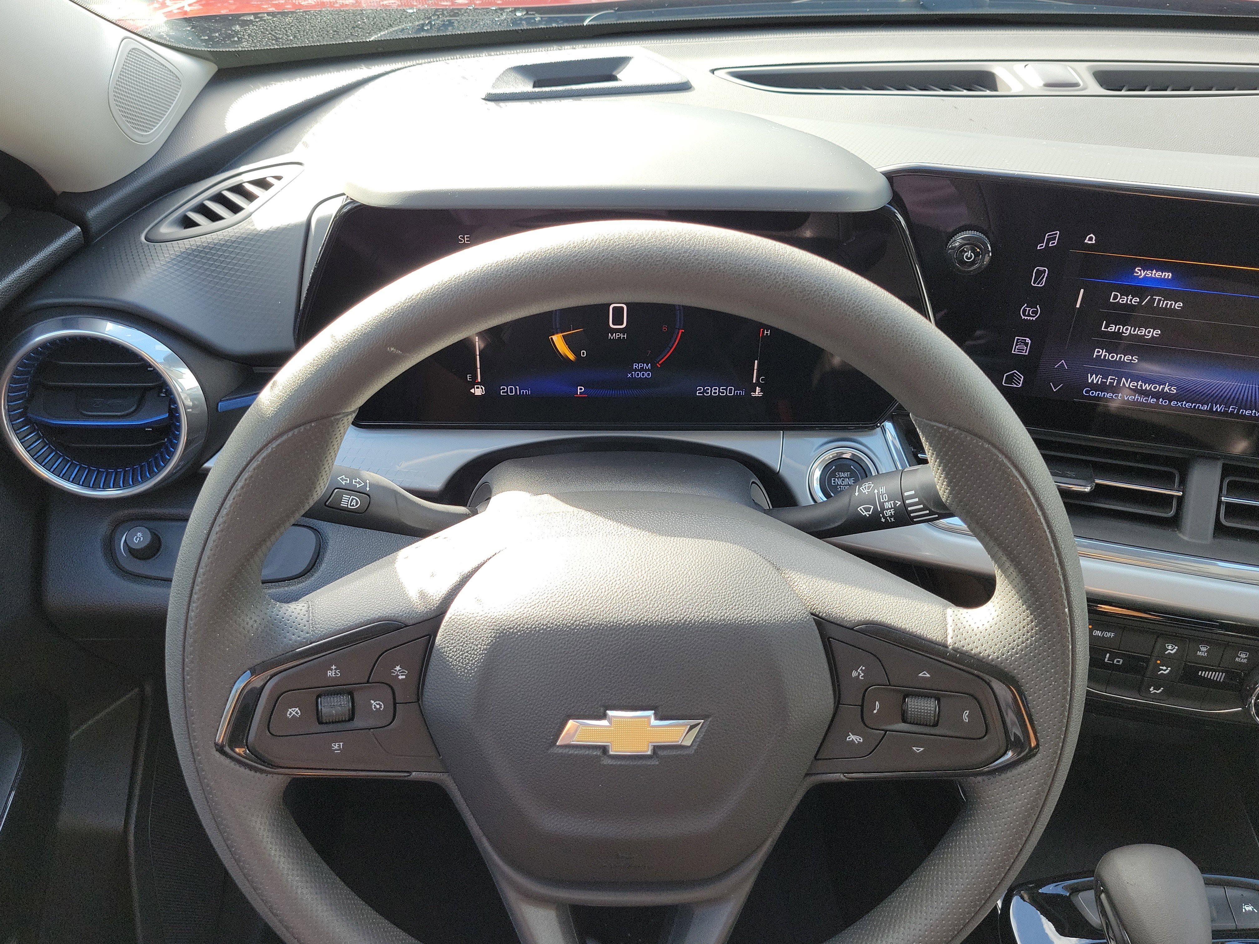 Used 2025 Chevrolet Trax LT FWD image 21