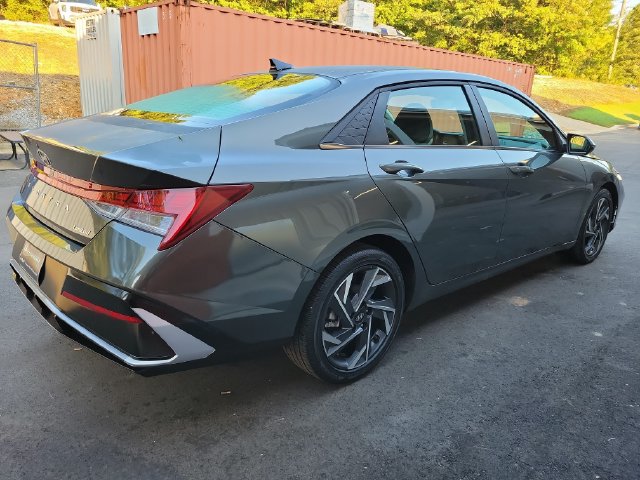 Used 2025 Hyundai Elantra Limited FWD image 7