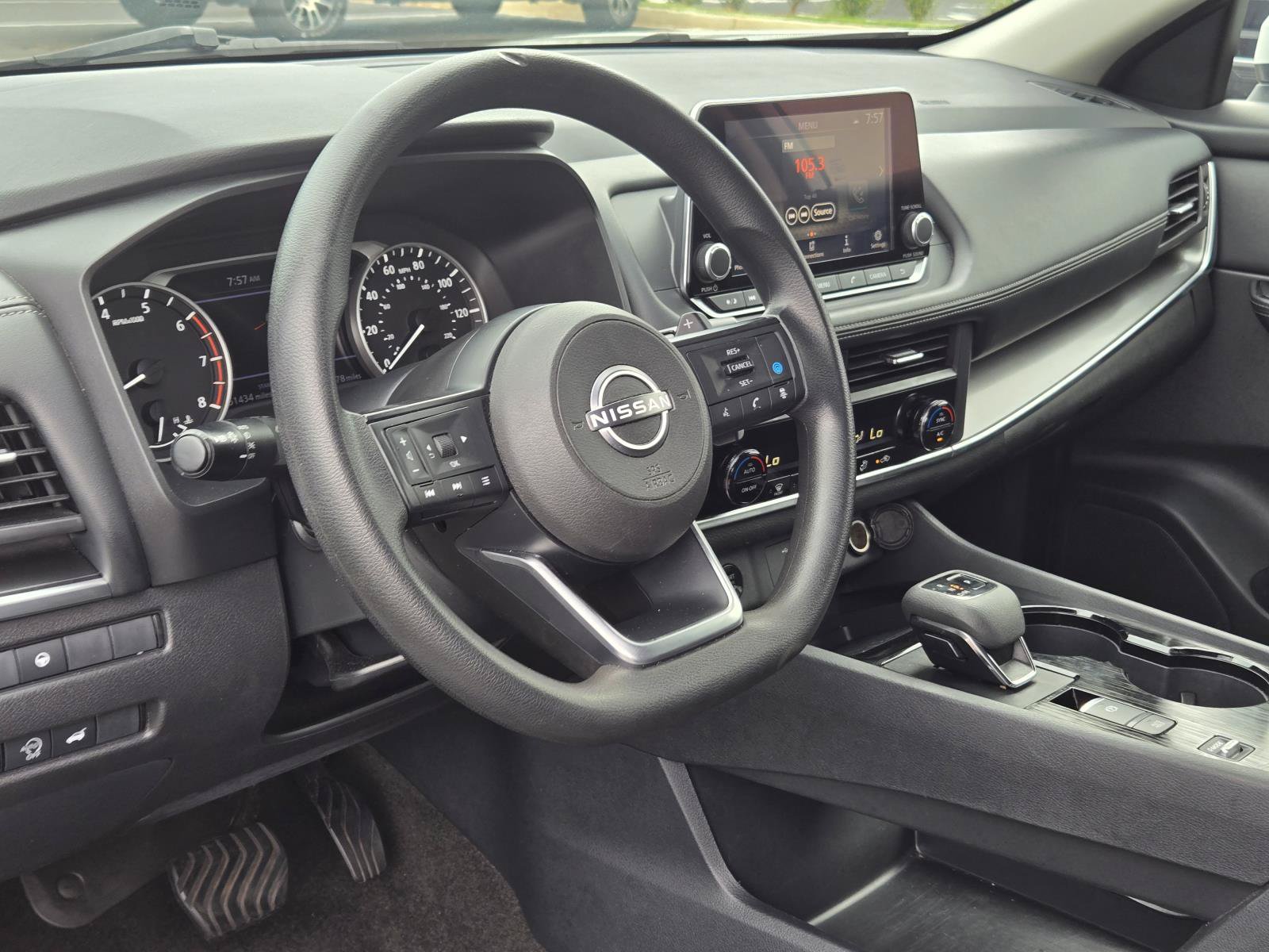 Used 2024 Nissan Rogue SV FWD image 17