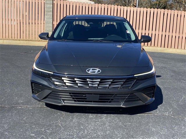 Used 2024 Hyundai Elantra SEL w/ Convenience Package image 2