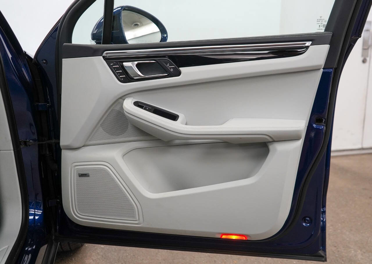 Used 2024 Porsche Macan image 57