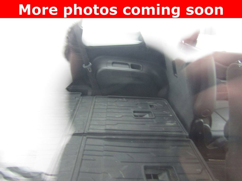 Used 2021 GMC Acadia SLT w/ Premium Package image 12