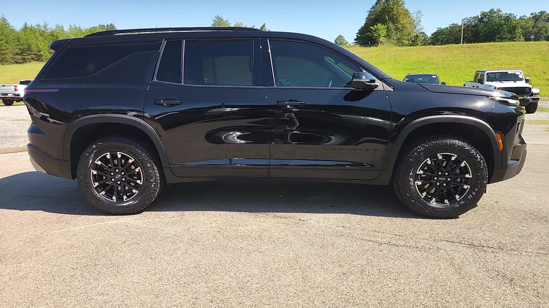 Used 2025 Chevrolet Traverse Z71 w/ Driver Confidence Package AWD/4WD image 18