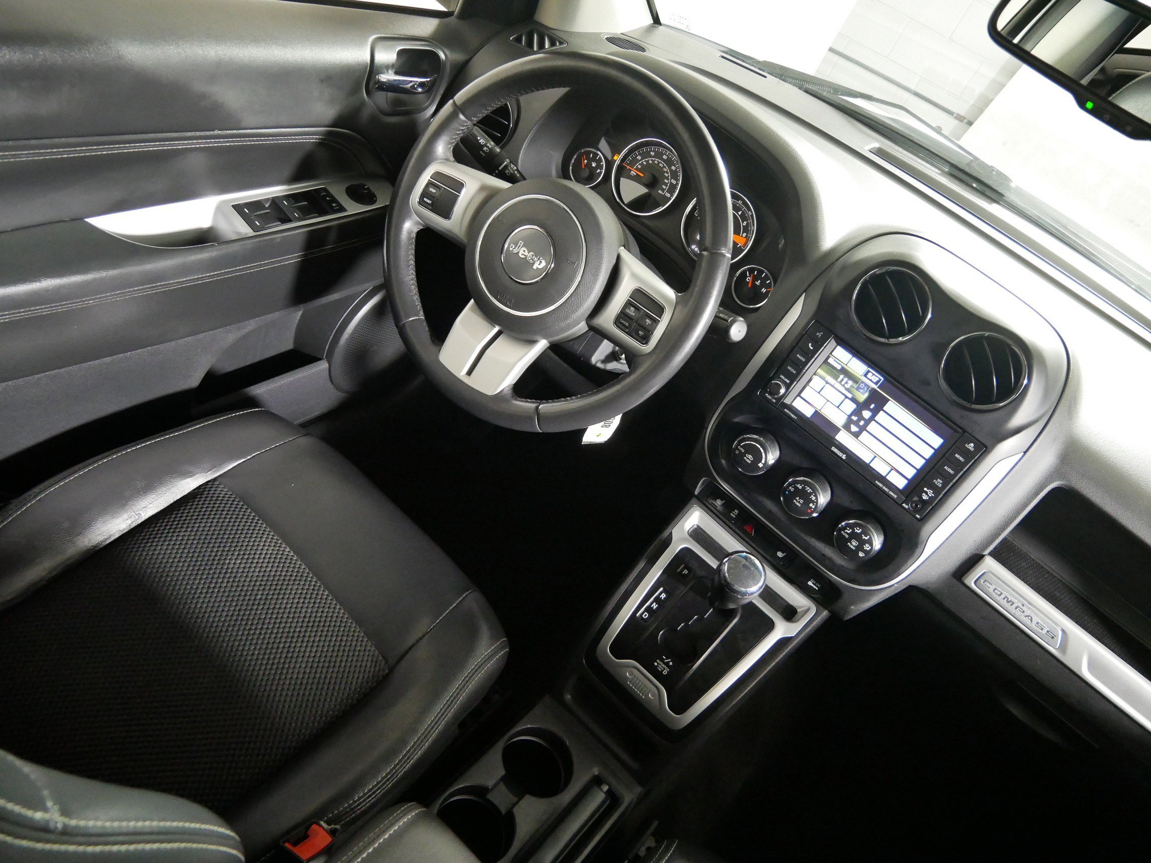 Used 2017 Jeep Compass Latitude image 9