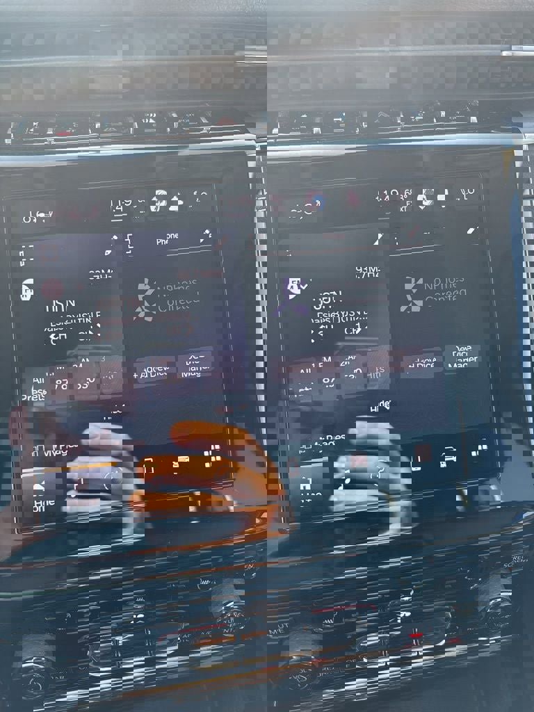 Used 2022 Jeep Grand Cherokee L Laredo w/ Luxury Tech Group I image 16