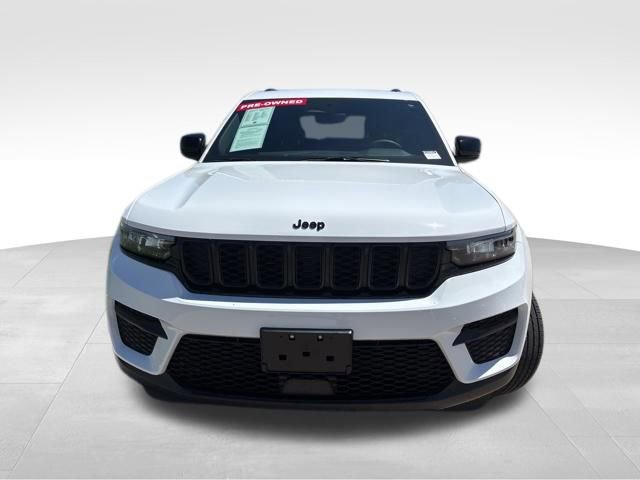 Used 2023 Jeep Grand Cherokee Altitude AWD/4WD image 3