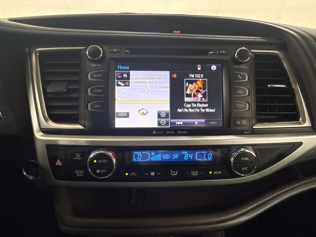 Used 2017 Toyota Highlander XLE AWD/4WD image 25