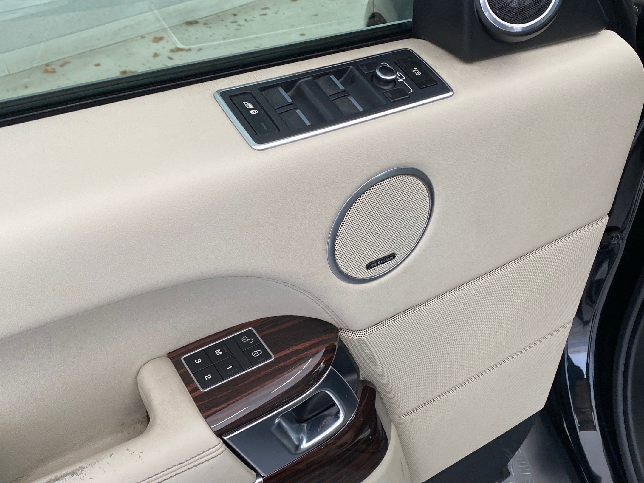 Used 2014 Land Rover Range Rover Supercharged image 11