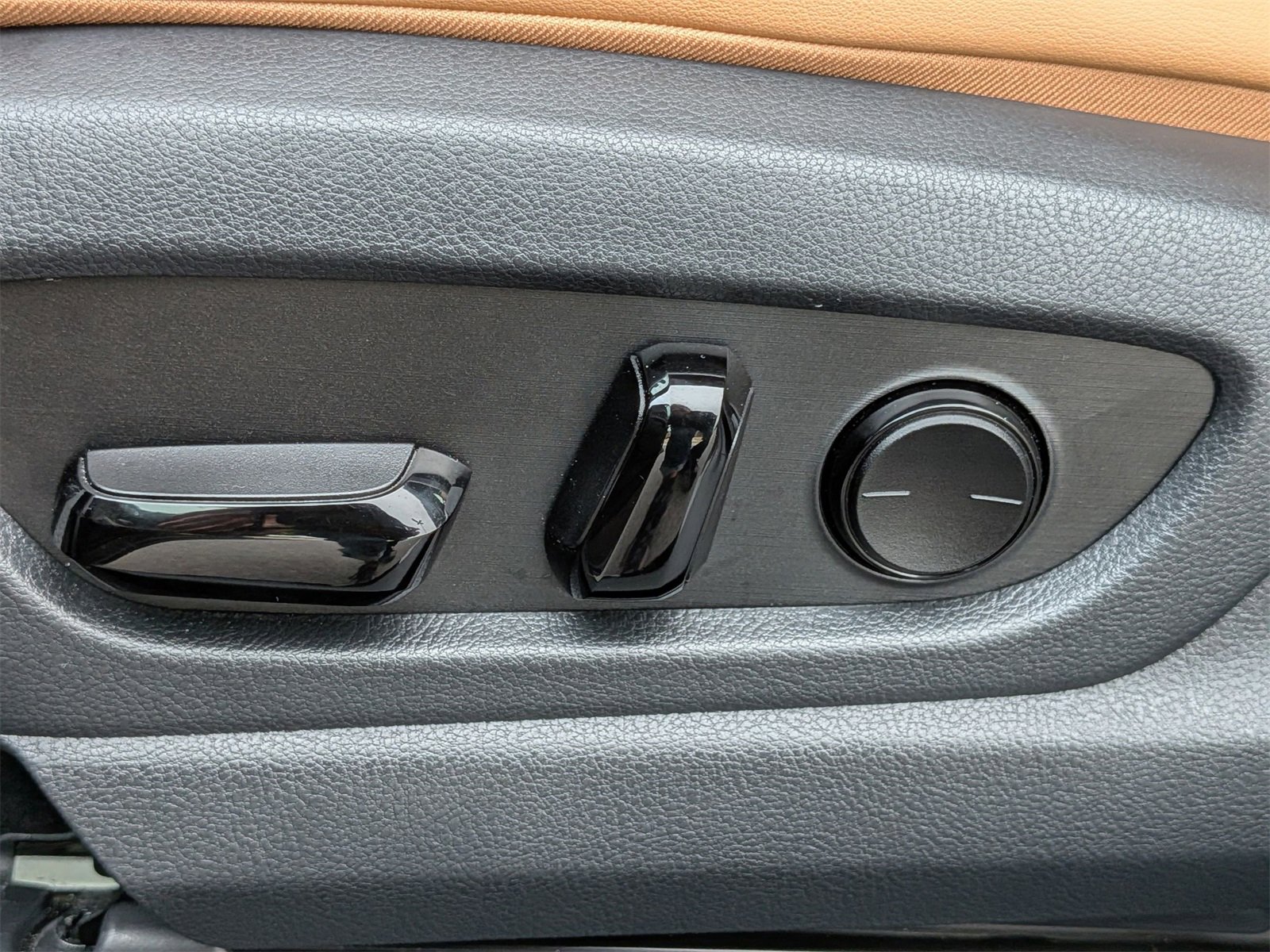 Used 2023 Lexus UX 250h FWD w/ Premium Package image 16