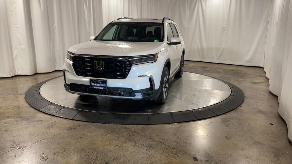 Used 2023 Honda Pilot Touring image 5