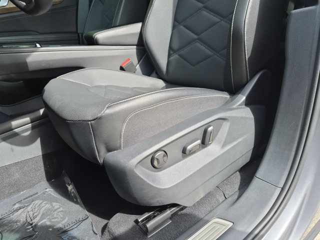 Used 2025 Volkswagen Atlas SE FWD image 11