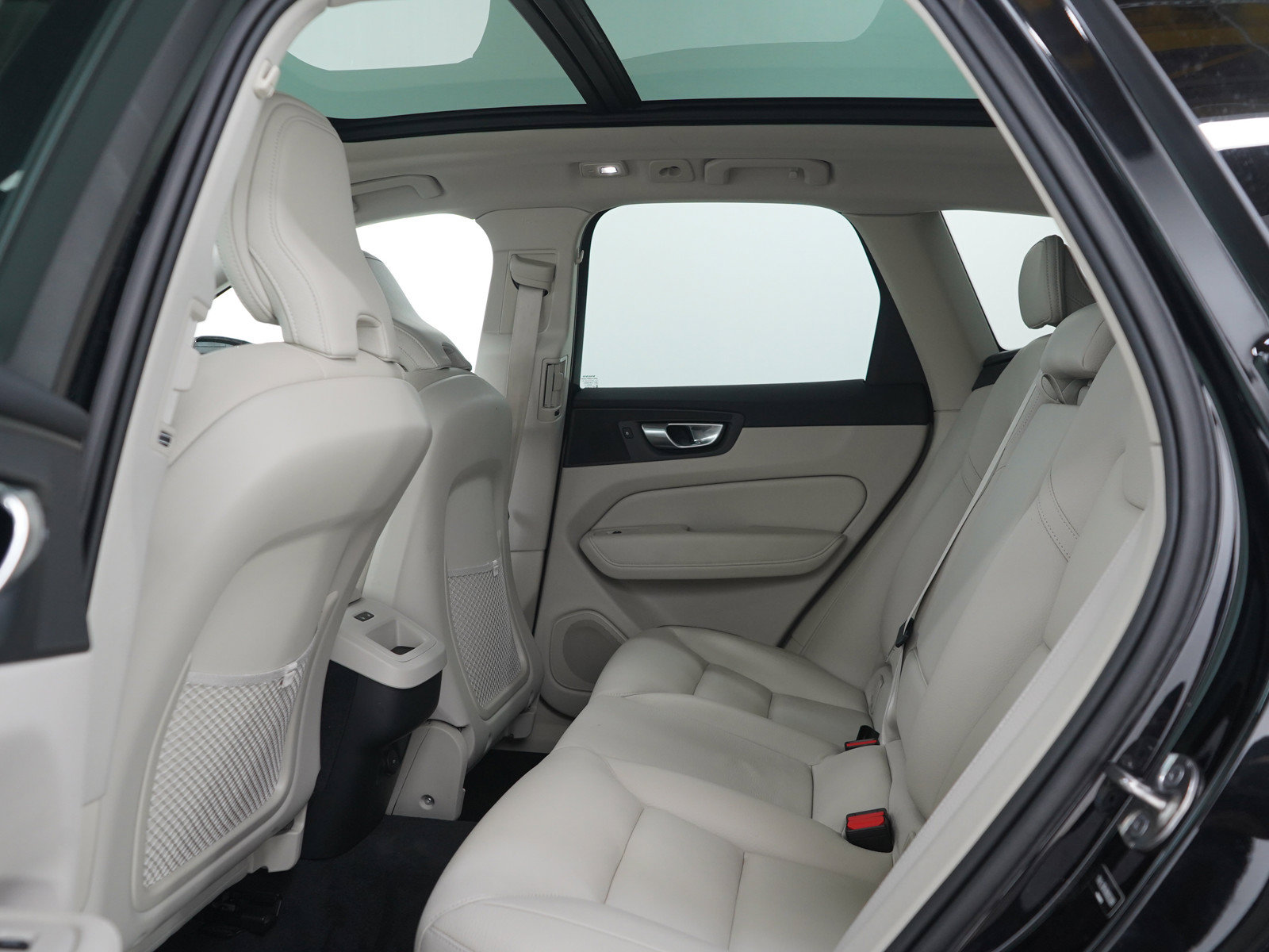 Used 2022 Volvo XC60 B5 Momentum w/ Climate Package AWD/4WD image 15