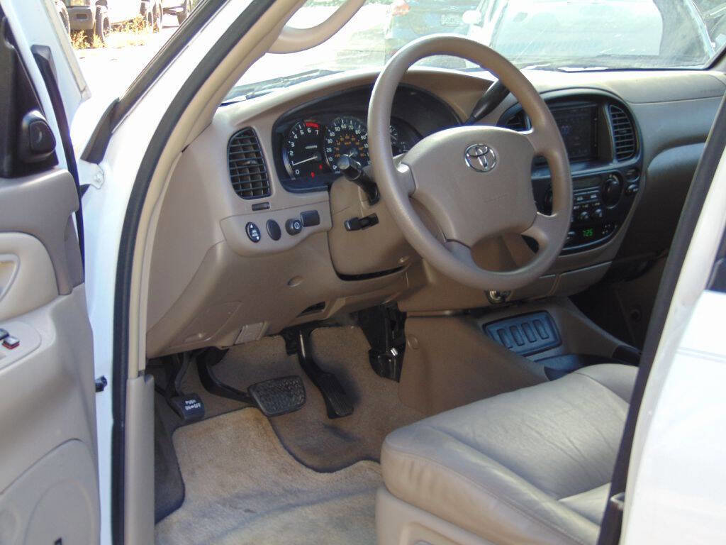 Used 2005 Toyota Sequoia SR5 image 23