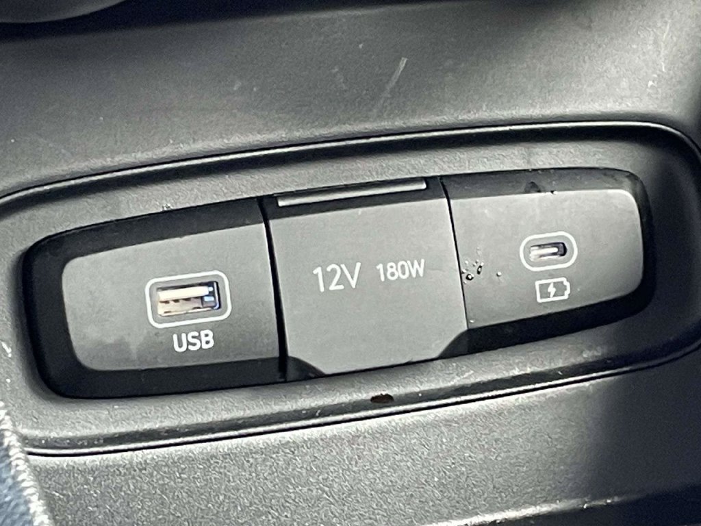 Used 2025 Hyundai Venue SEL FWD image 15