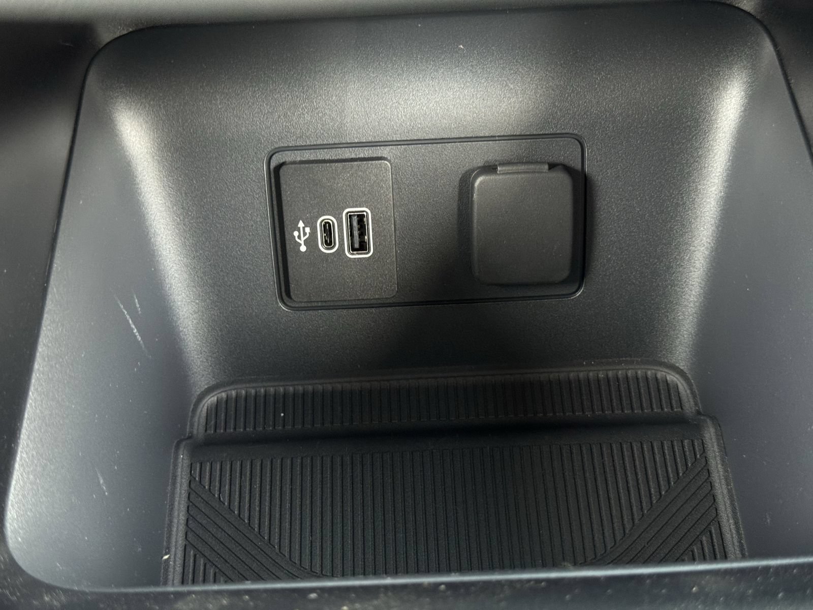 New 2026 Ford Explorer Active RWD image 16