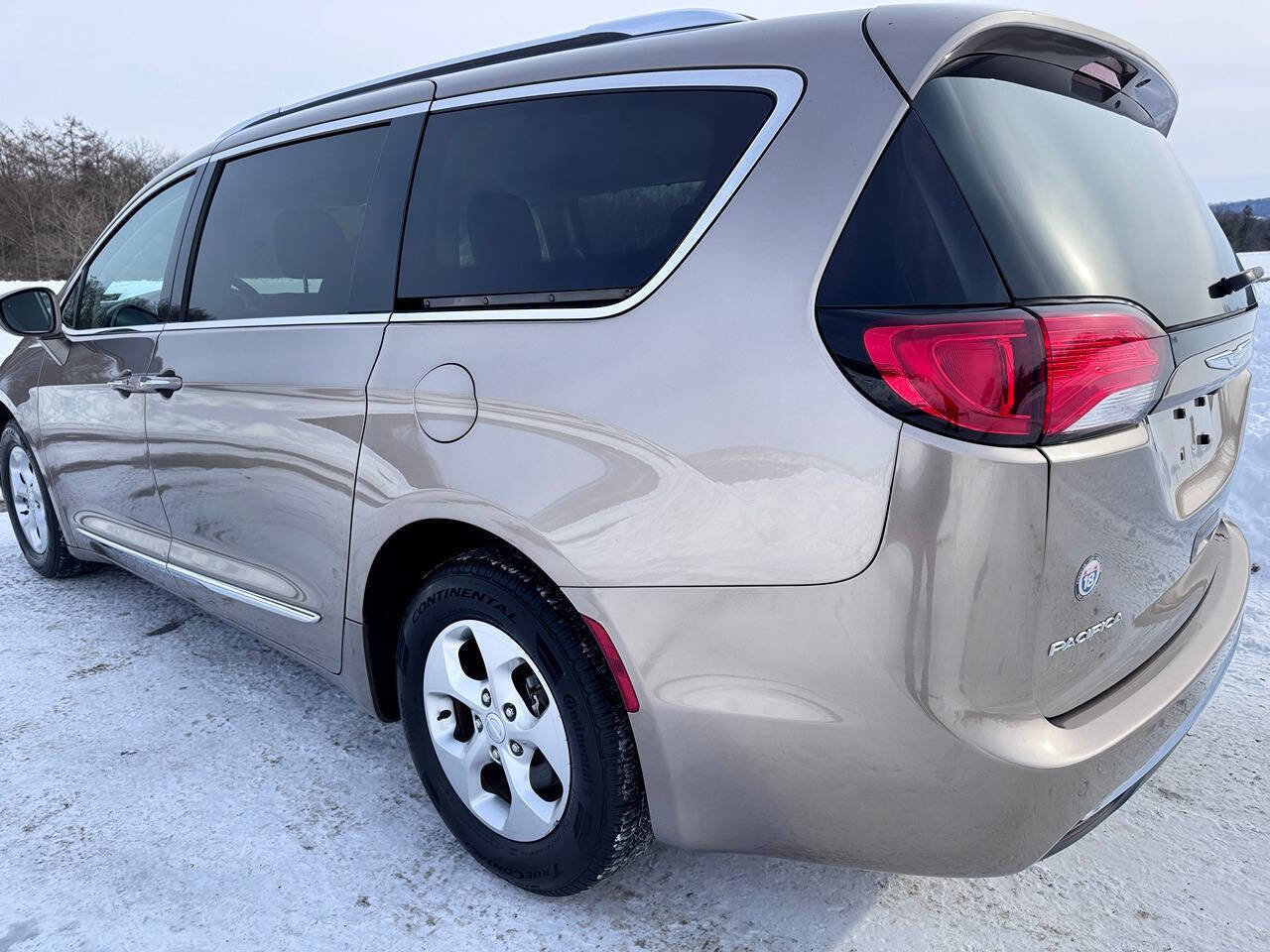 Used 2017 Chrysler Pacifica Touring-L Plus image 11