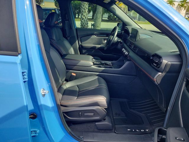 Certified 2025 Honda Pilot TrailSport image 11