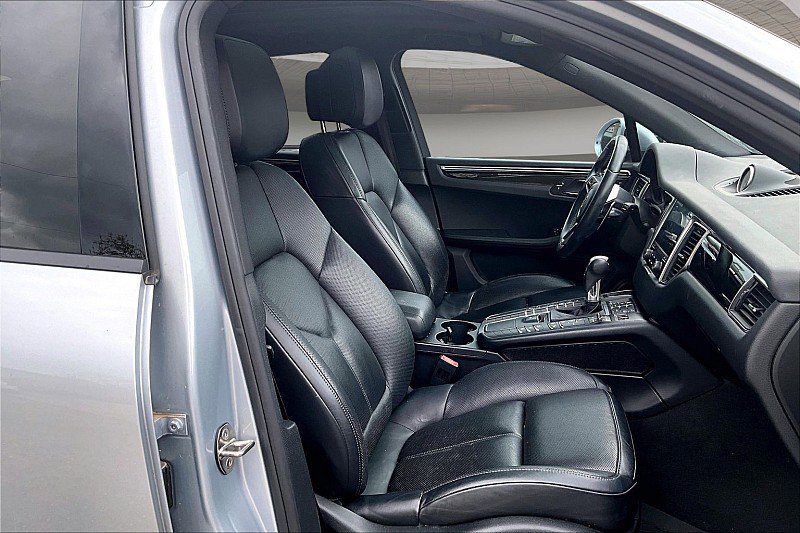Used 2017 Porsche Macan AWD/4WD image 7