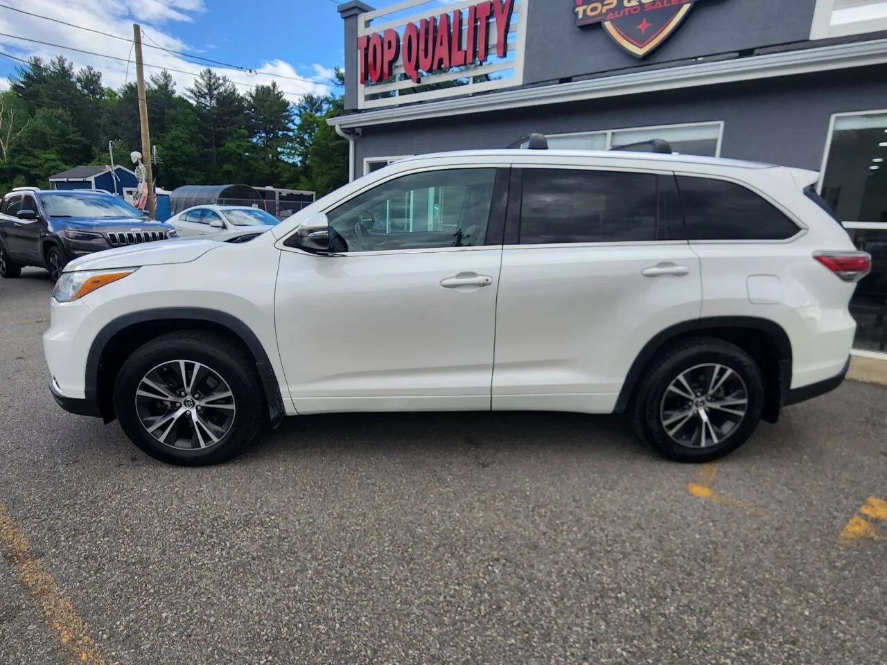 Used 2016 Toyota Highlander XLE AWD/4WD image 8