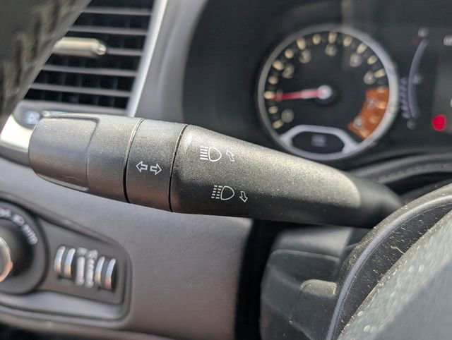 Used 2019 Jeep Renegade Latitude FWD image 32