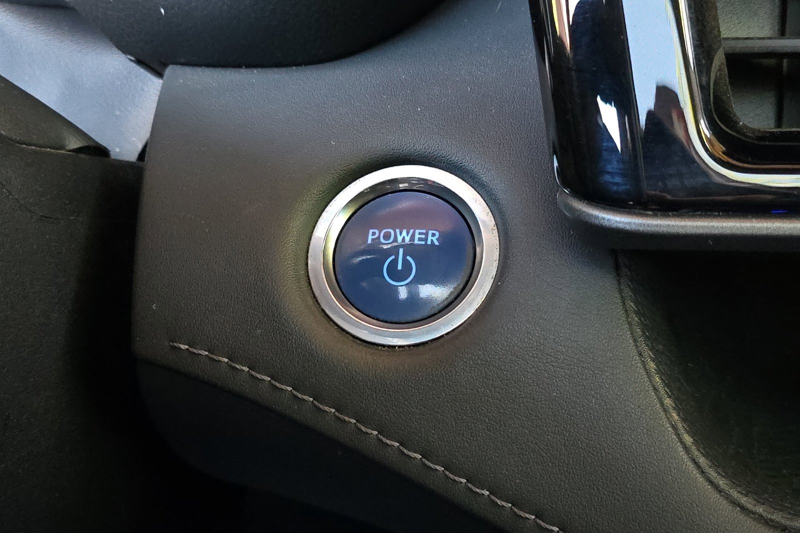 Used 2020 Toyota Highlander XLE image 26