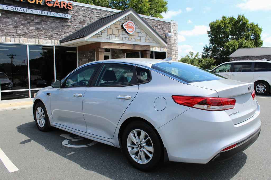 Used 2016 Kia Optima LX image 9