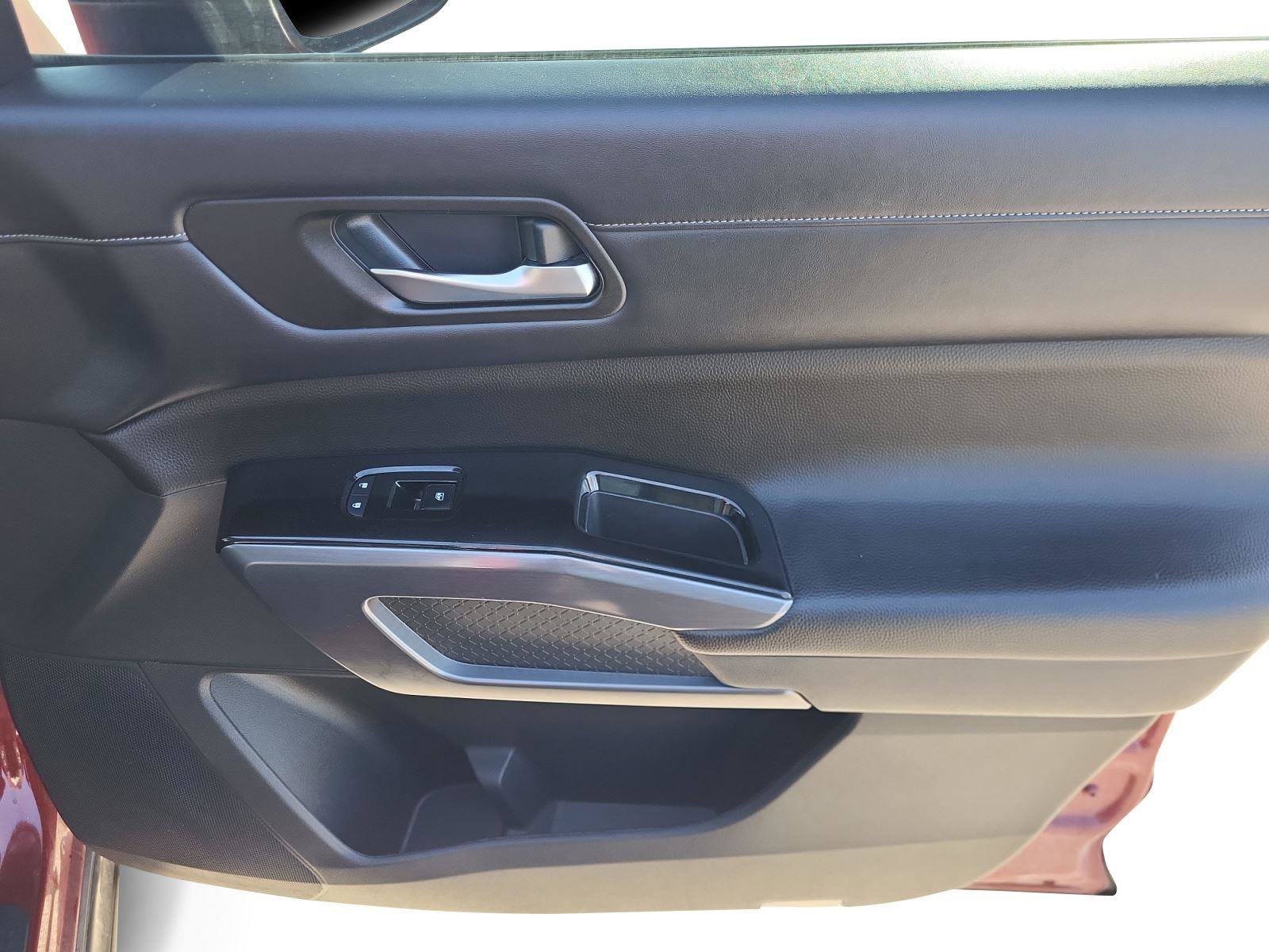 Used 2022 Nissan Pathfinder SL image 15