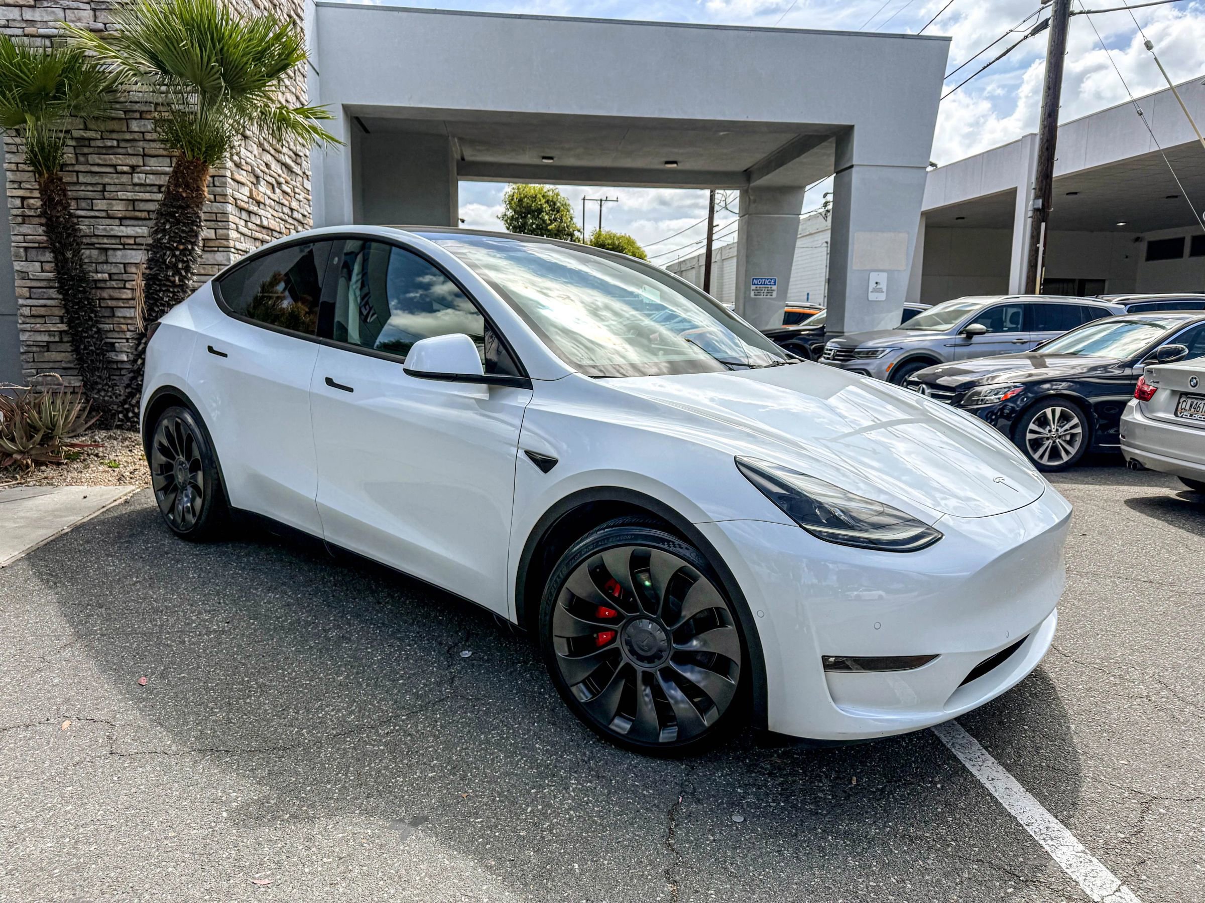 Used 2022 Tesla Model Y Performance AWD/4WD image 1