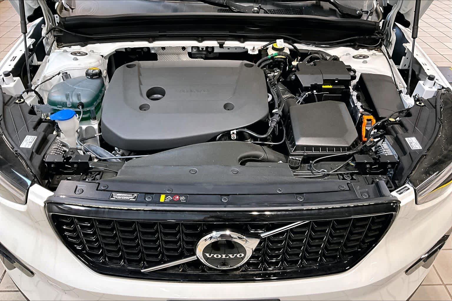 New 2026 Volvo XC40 B5 Plus w/ Protection Package Premier AWD/4WD image 14