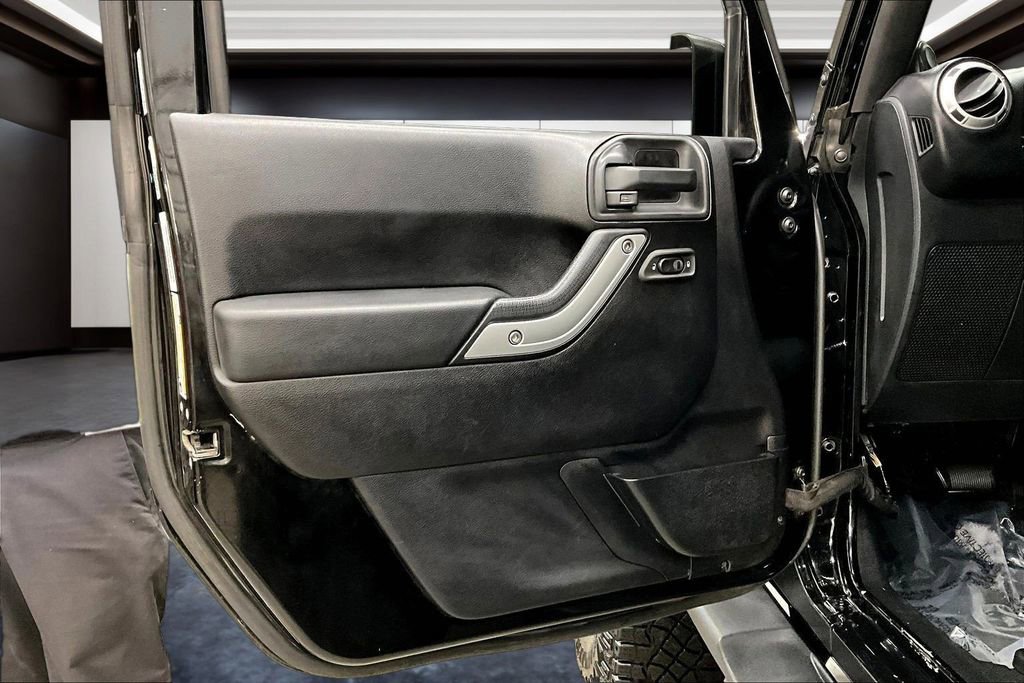 Used 2012 Jeep Wrangler Sahara w/ Connectivity Group image 18