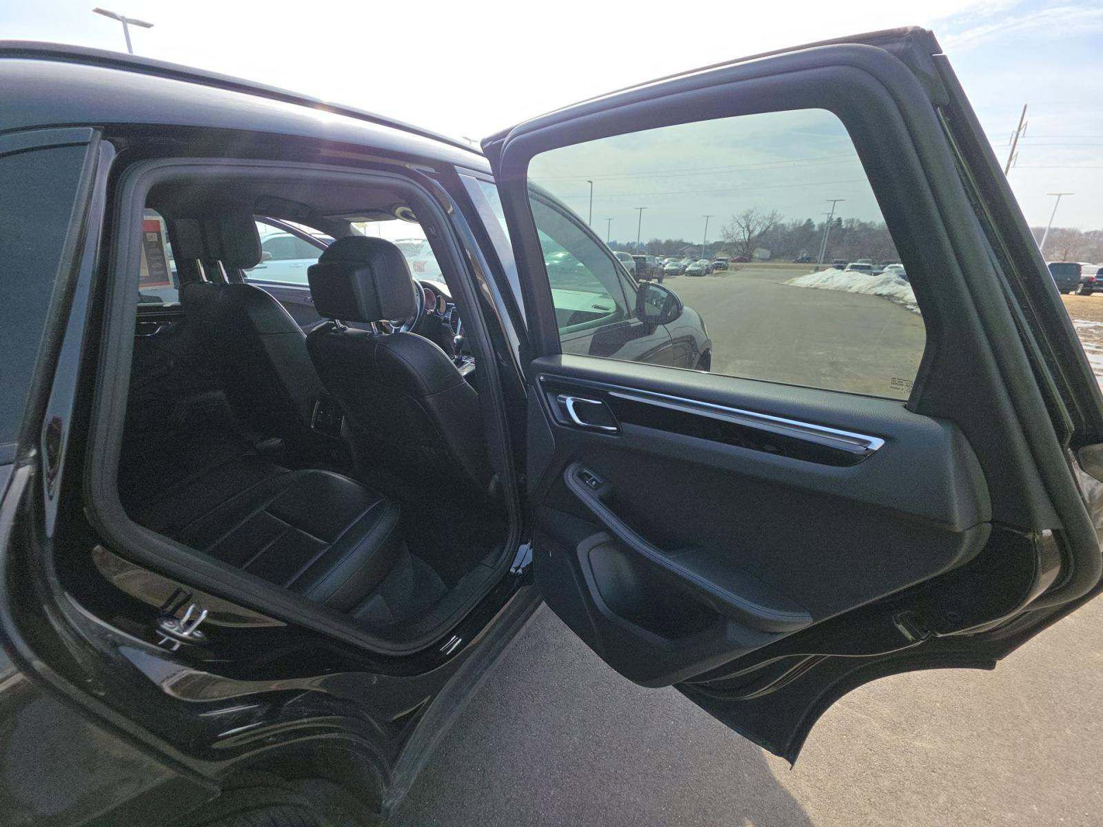 Used 2018 Porsche Macan S image 8