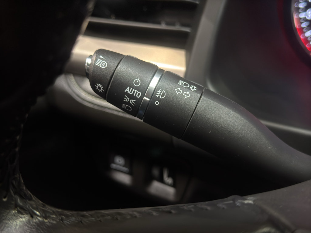 Used 2020 GMC Acadia Denali w/ GMC Pro Grade Package image 26