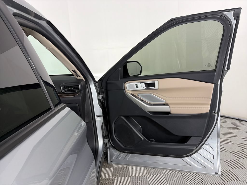 Used 2023 Ford Explorer Limited w/ Limited Technology Package AWD/4WD image 31
