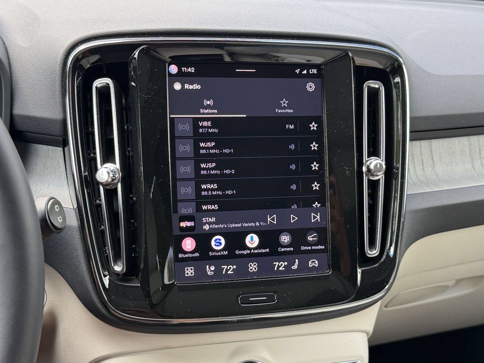Certified 2024 Volvo XC40 B5 Ultimate w/ Protection Package Premier AWD/4WD image 21