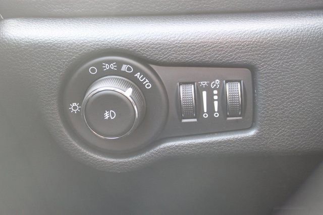 New 2026 Chrysler Pacifica Select image 15