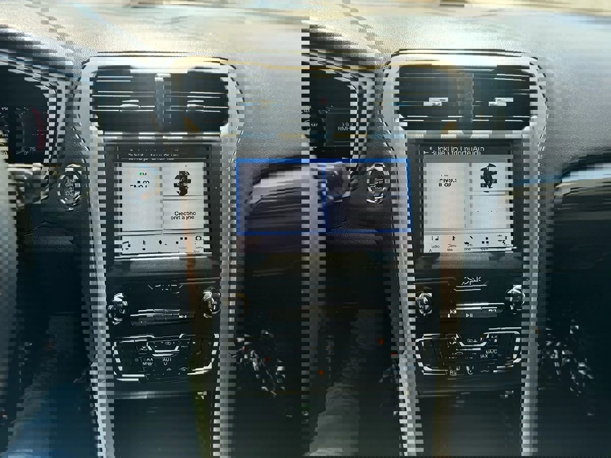 Used 2019 Ford Fusion SEL image 11