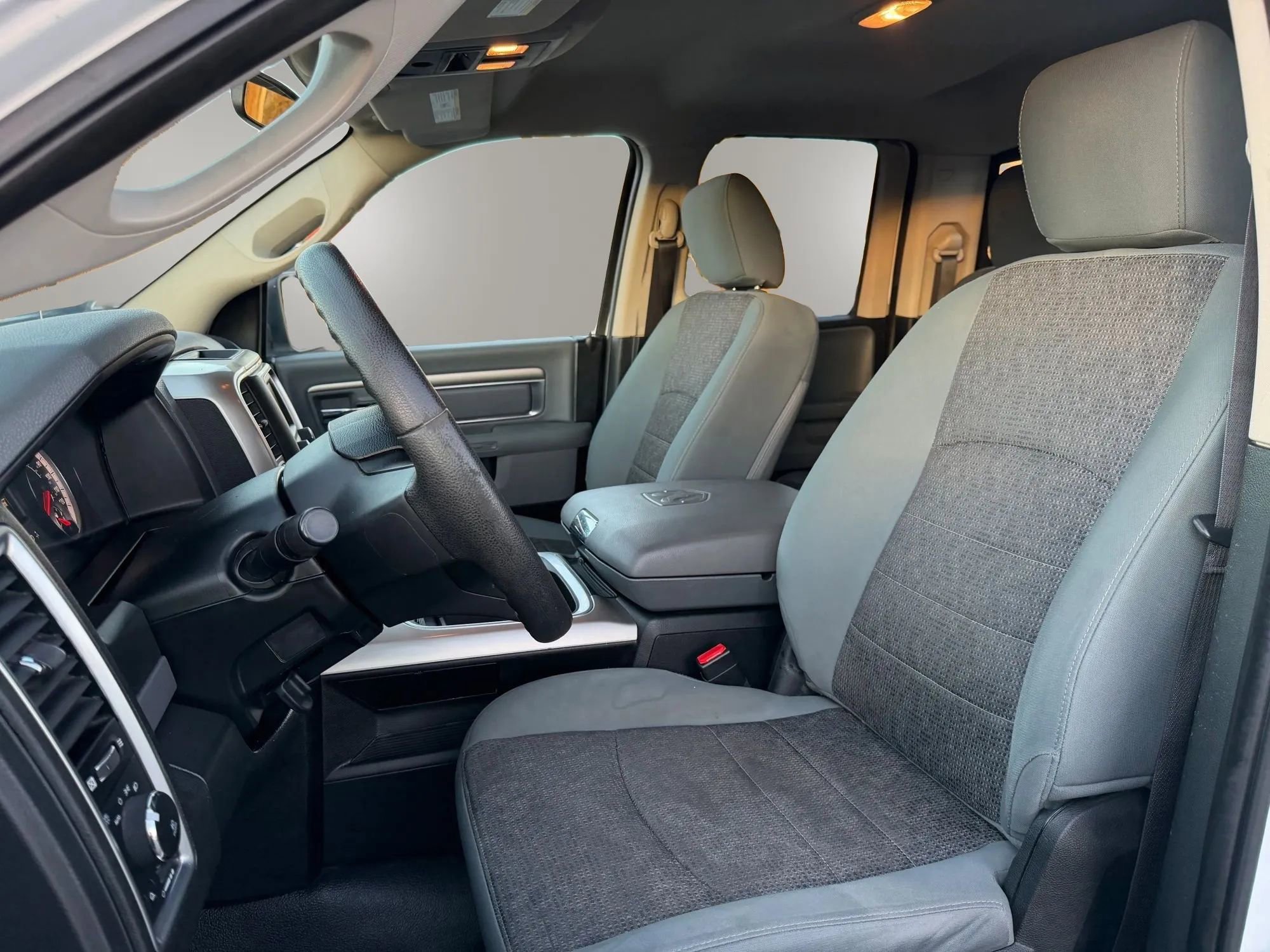 Used 2017 RAM 1500 Classic SLT AWD/4WD image 16