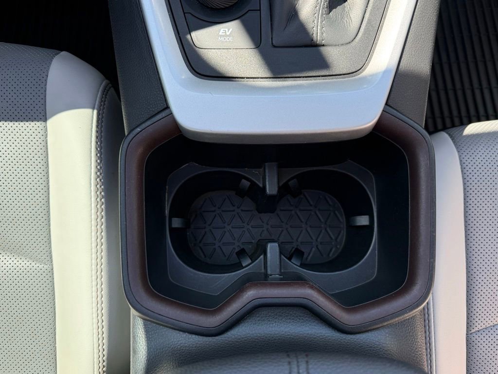 Used 2022 Toyota RAV4 Limited image 21