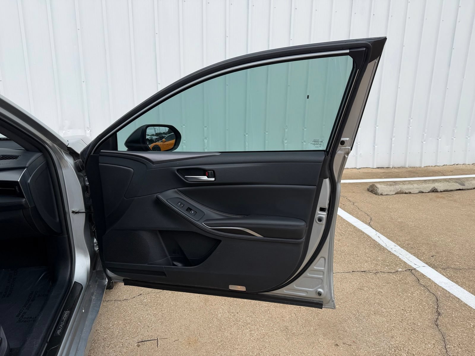 Used 2021 Toyota Avalon XSE FWD image 24