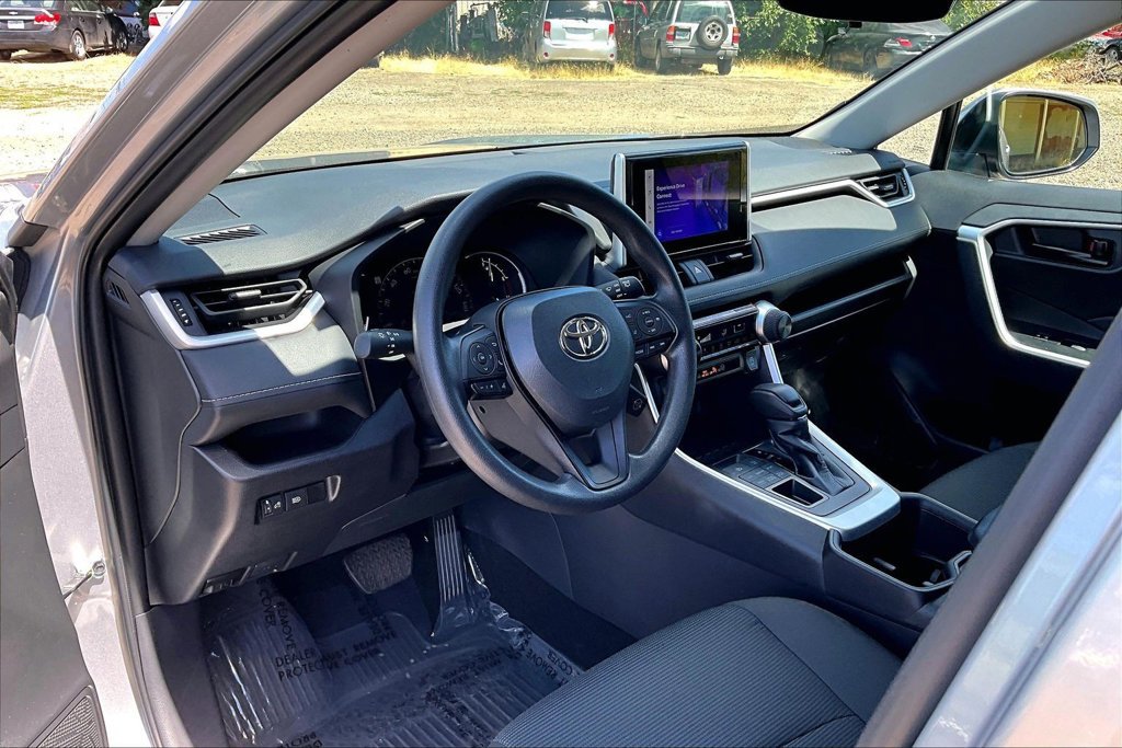 Used 2024 Toyota RAV4 LE AWD/4WD image 18