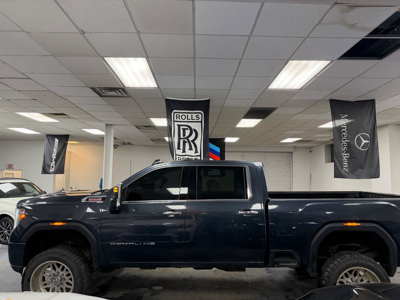 Used 2022 GMC Sierra 3500 Denali w/ Denali Ultimate Package AWD/4WD image 11