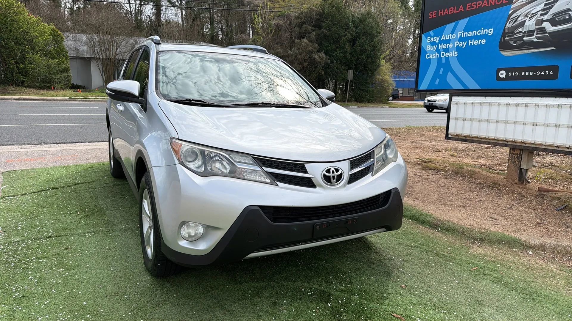 Used 2013 Toyota RAV4 XLE AWD/4WD image 2