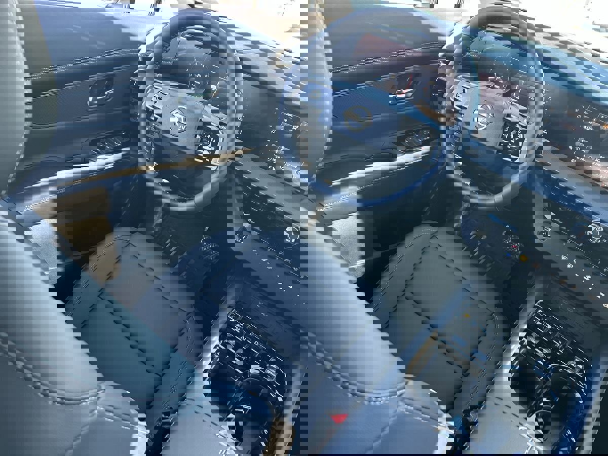 Used 2025 Nissan Murano SV image 15