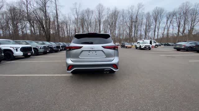 Used 2025 Toyota Highlander XSE AWD/4WD image 9