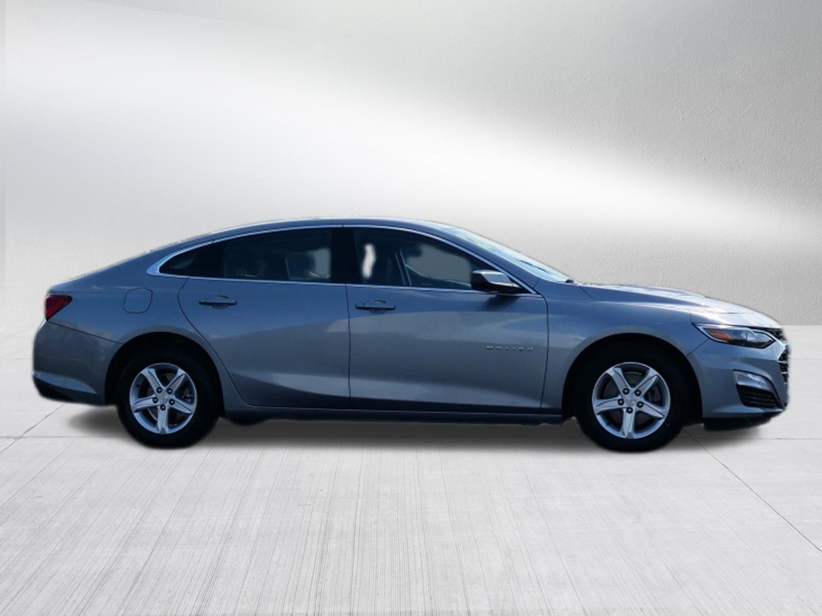 Used 2024 Chevrolet Malibu LT FWD image 2