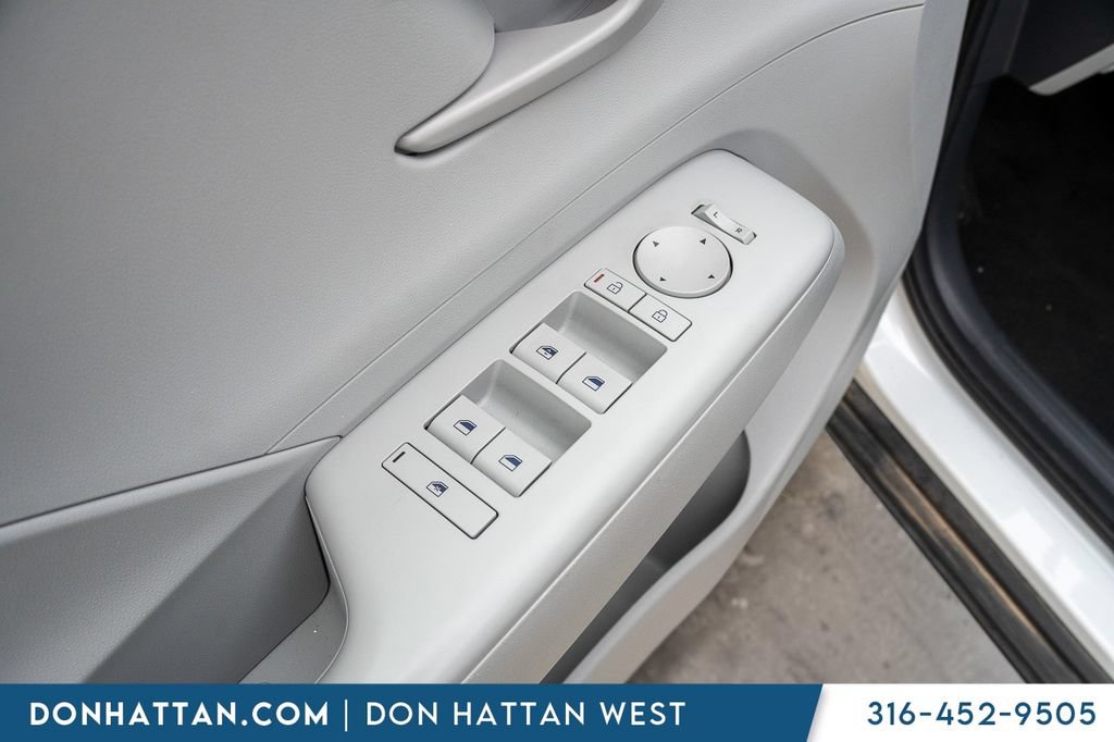 Used 2025 Hyundai Kona SEL AWD/4WD image 9